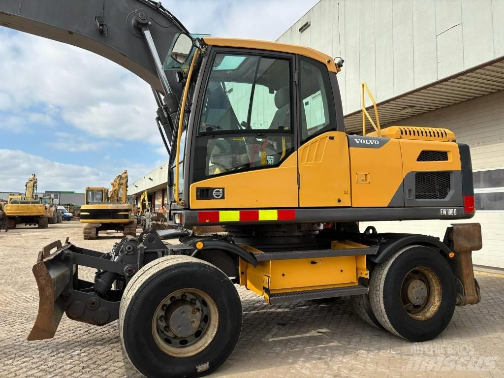 Volvo EW 180 D Pelle sur pneus