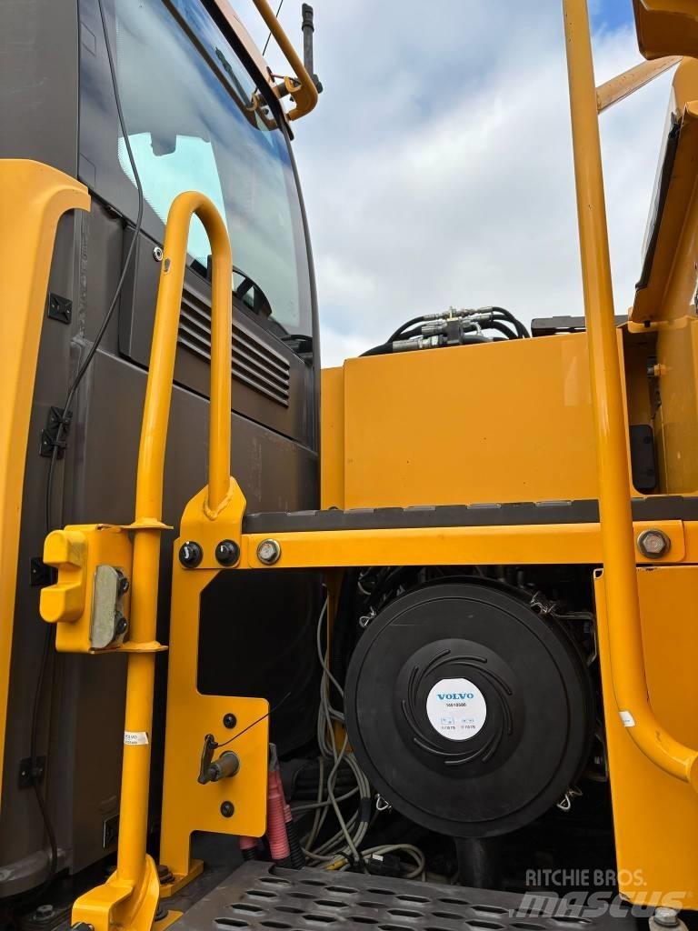 Volvo EW 180 D Pelle sur pneus