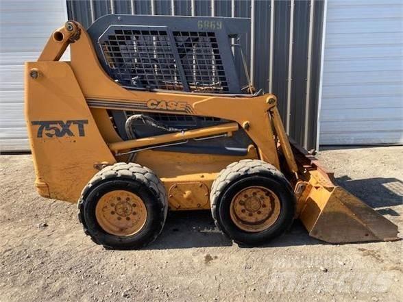 CASE 75XT Chargeuse compacte
