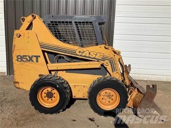CASE 85XT Chargeuse compacte