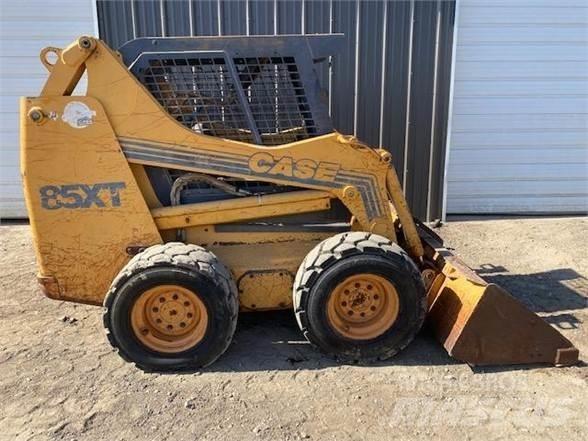 CASE 85XT Chargeuse compacte