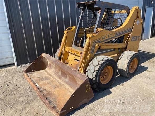 CASE 85XT Chargeuse compacte