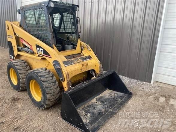 CAT 236 Chargeuse compacte