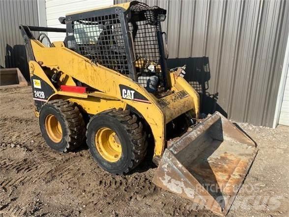 CAT 242B Chargeuse compacte