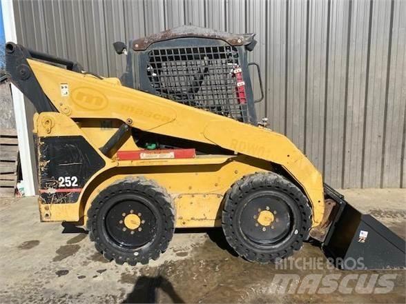 CAT 252 Chargeuse compacte