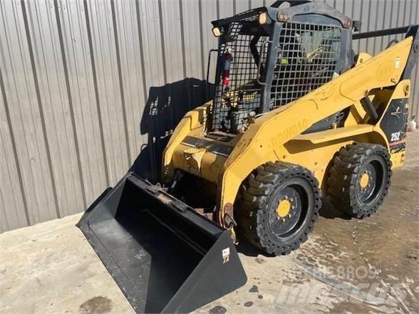 CAT 252 Chargeuse compacte