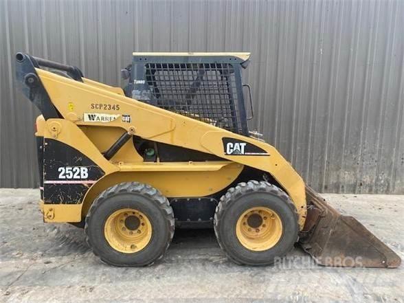 CAT 252B Chargeuse compacte