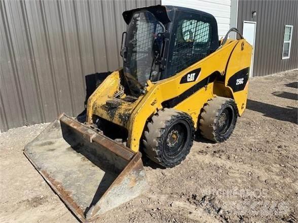 CAT 256C Chargeuse compacte