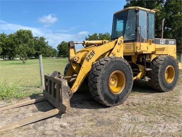 CAT 928F Chargeuse sur pneus