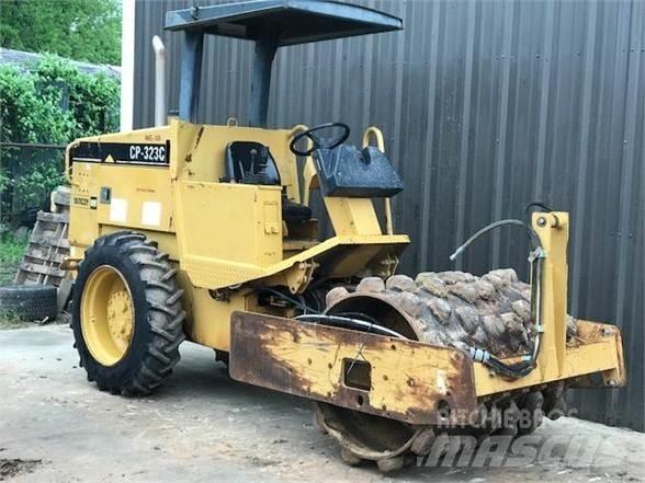 CAT CP-323C Rouleaux monocylindre