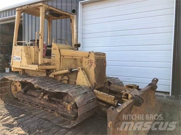 CAT D3B Bouteurs sur chenilles