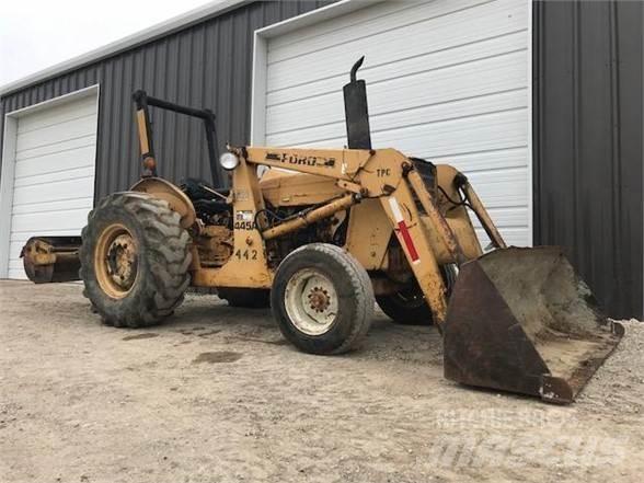 Ford 445A Chargeuse sur pneus