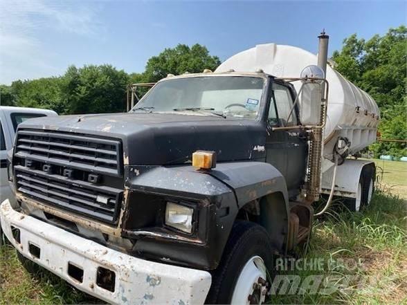 Ford F800 Motrici cisterna