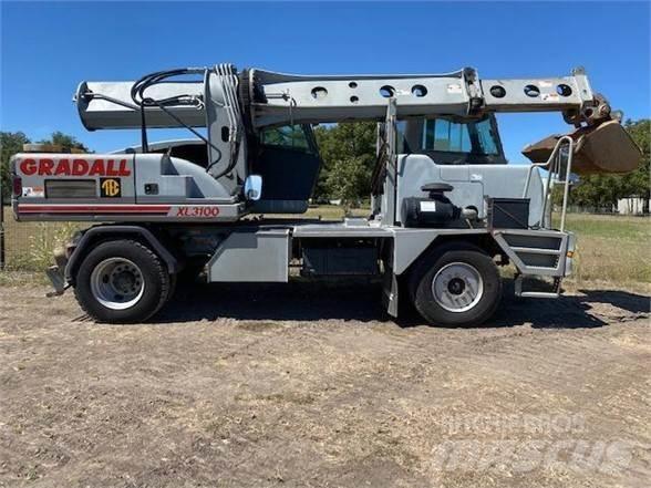 Gradall XL3100 Pelle sur pneus