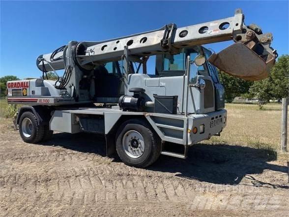 Gradall XL3100 Pelle sur pneus