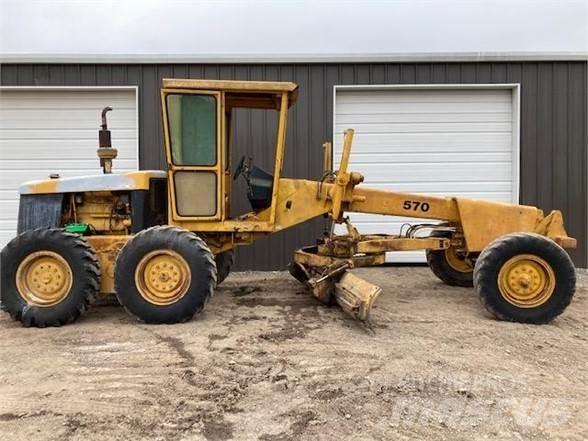 John Deere 570 Niveleuse