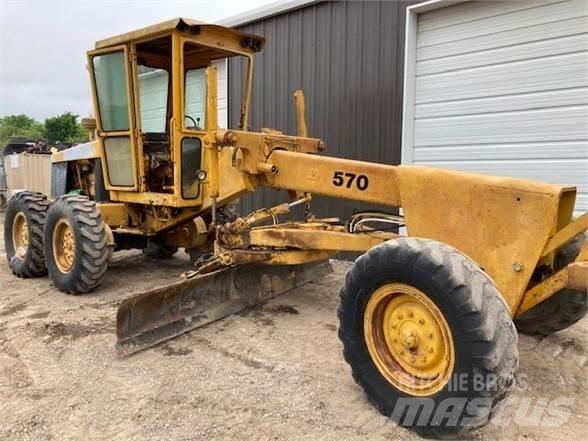 John Deere 570 Niveleuse