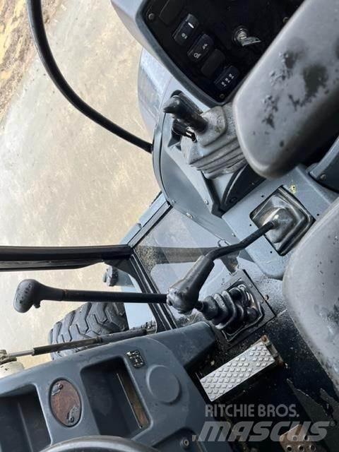Terex TLB840R Tractopelle