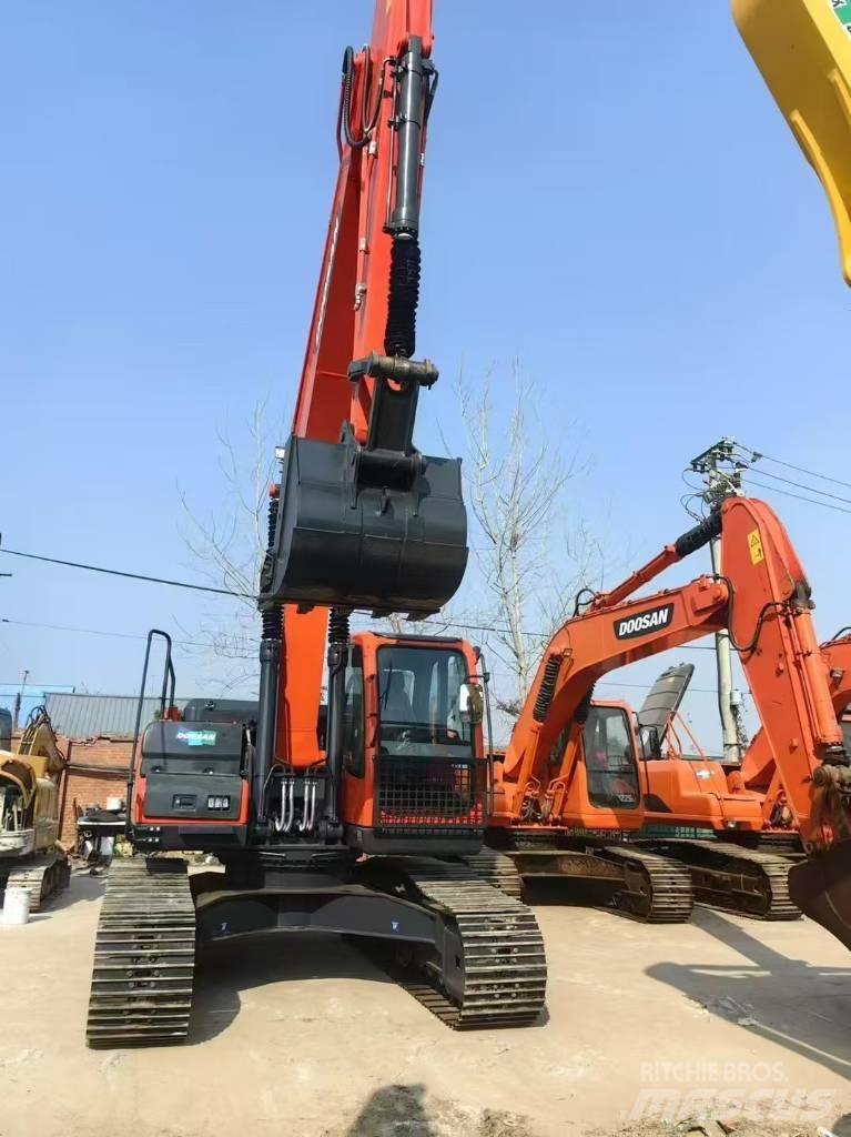 Doosan DX 225 LC Pelle sur chenilles