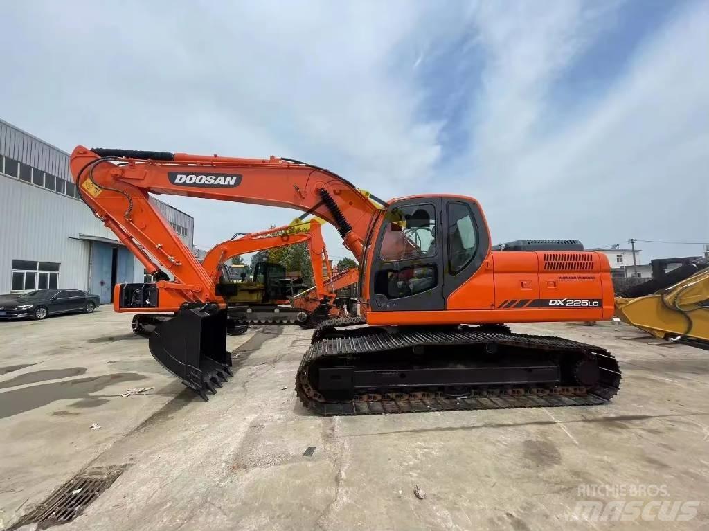 Doosan DX 225 LC Pelle sur chenilles