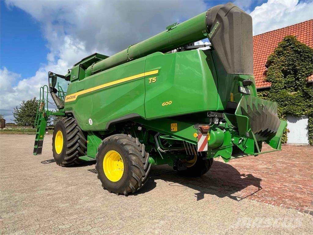 John Deere T5 600 Moissonneuse batteuse