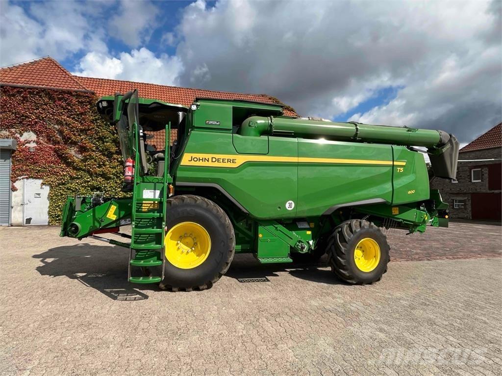 John Deere T5 600 Moissonneuse batteuse