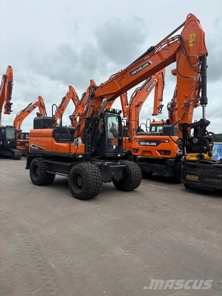 Develon DX140W-7 Pelle sur pneus