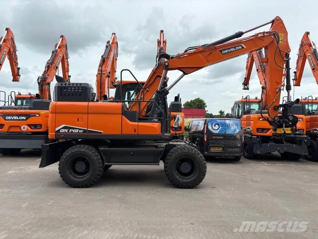 Develon DX140W-7 Pelle sur pneus