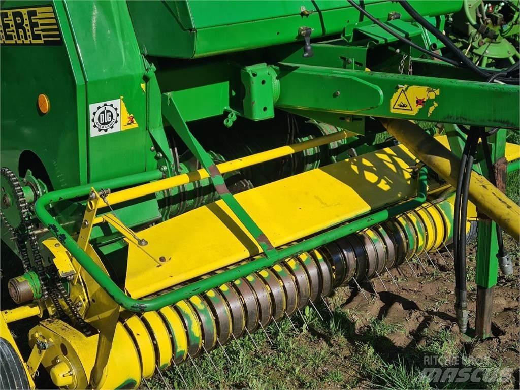 John Deere 590 Presse à balle ronde