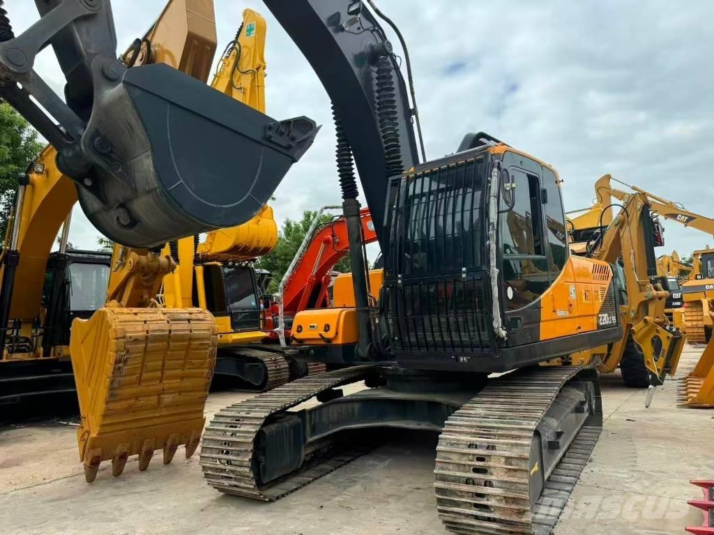 Hyundai R220LC-9S Pelle sur chenilles