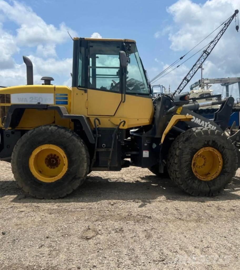 Komatsu WA 250 PZ-6 Chargeuse sur pneus