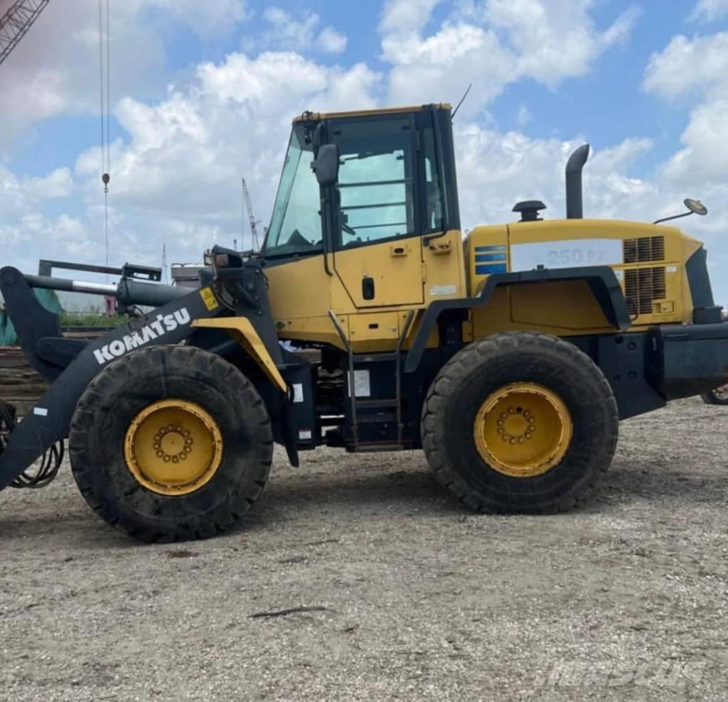 Komatsu WA 250 PZ-6 Chargeuse sur pneus