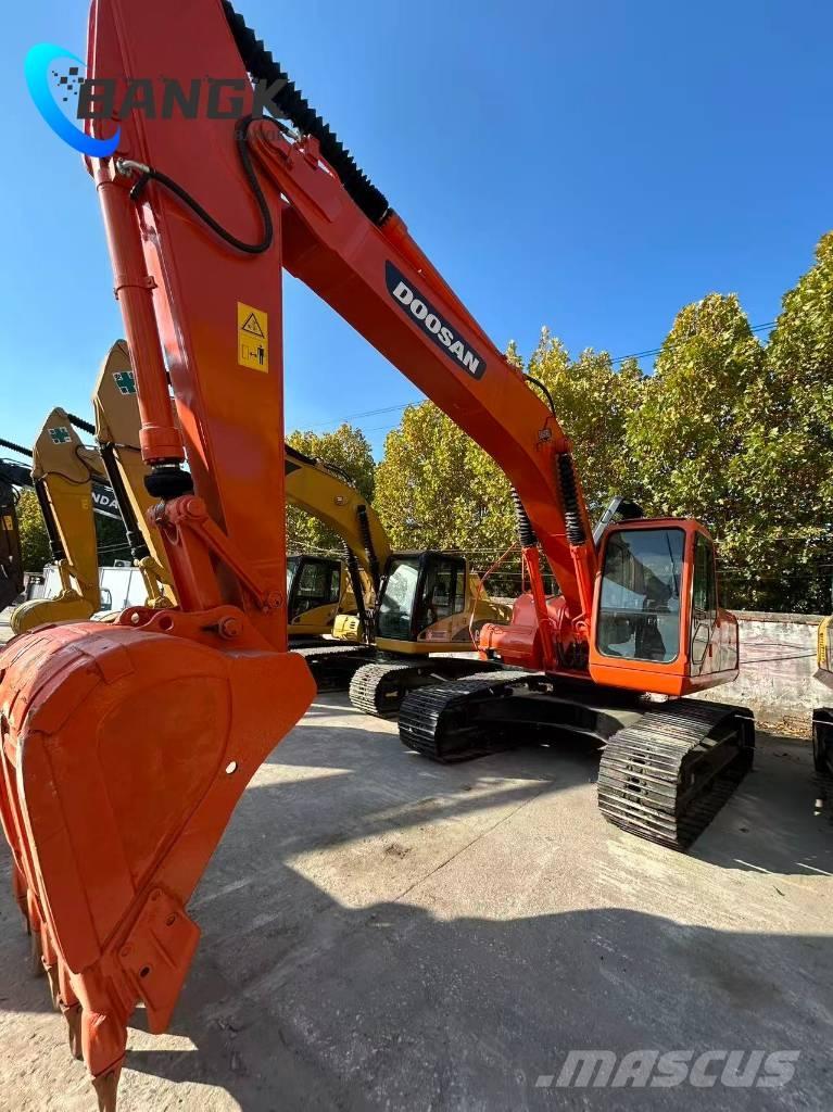 Doosan DX 225 Pelle sur chenilles