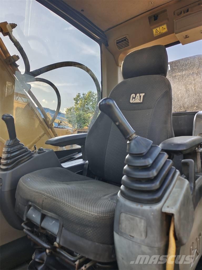 CAT 320 D 2 L Pelle sur chenilles