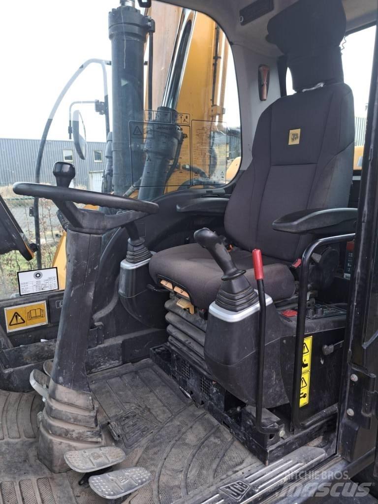 JCB JS 145 W Pelle sur pneus