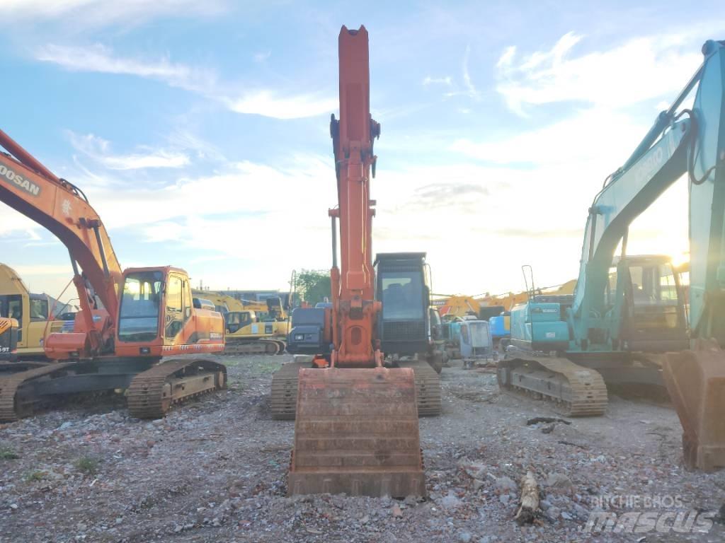 Hitachi ZX 210 Pelle sur chenilles
