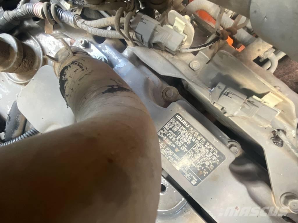 Hitachi ZX 135 US-6 Pelle sur chenilles