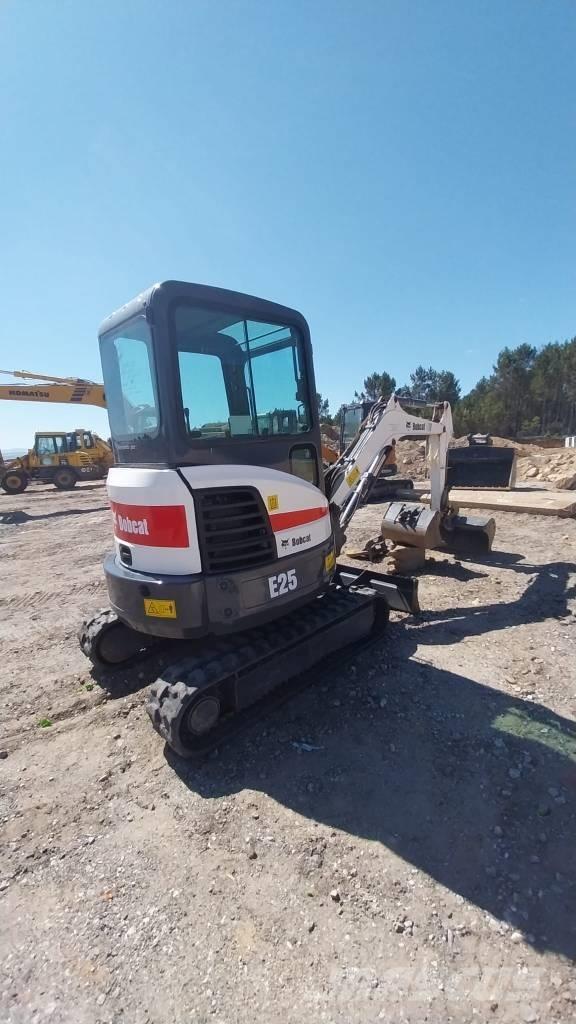 Bobcat E 25 Mini pelle < 7t