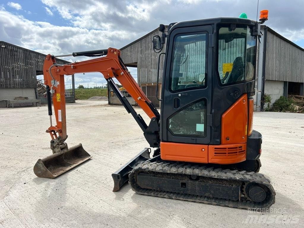 Hitachi ZX 26 U-6 Mini pelle < 7t