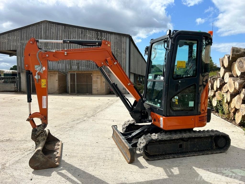 Hitachi ZX 26 U-6 Mini pelle < 7t