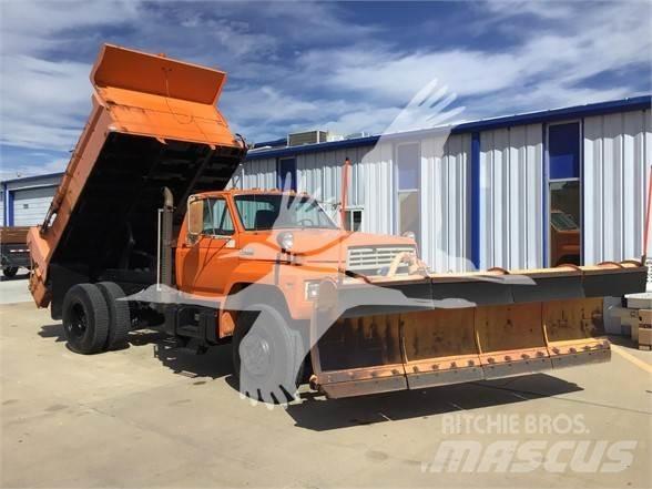 Ford F800 Sableuse et saleuse