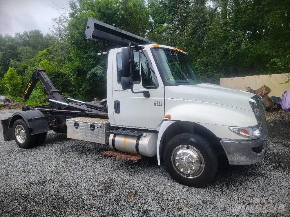 International 4300 Camion ampliroll