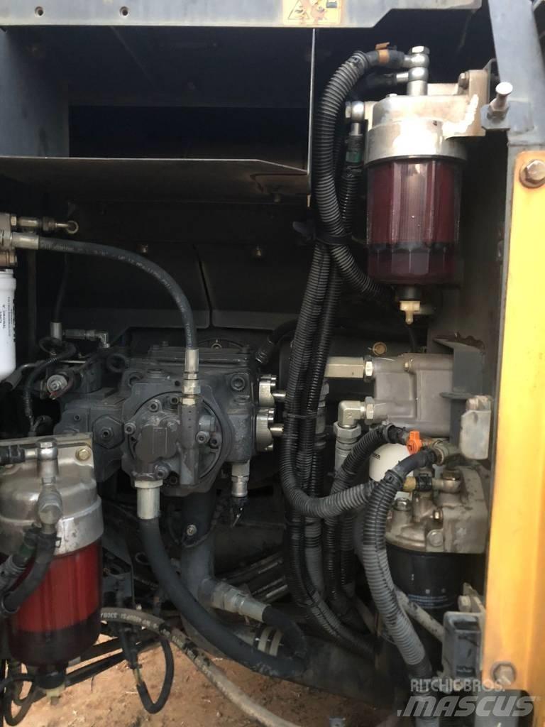 New Holland E 145 Pelle sur chenilles