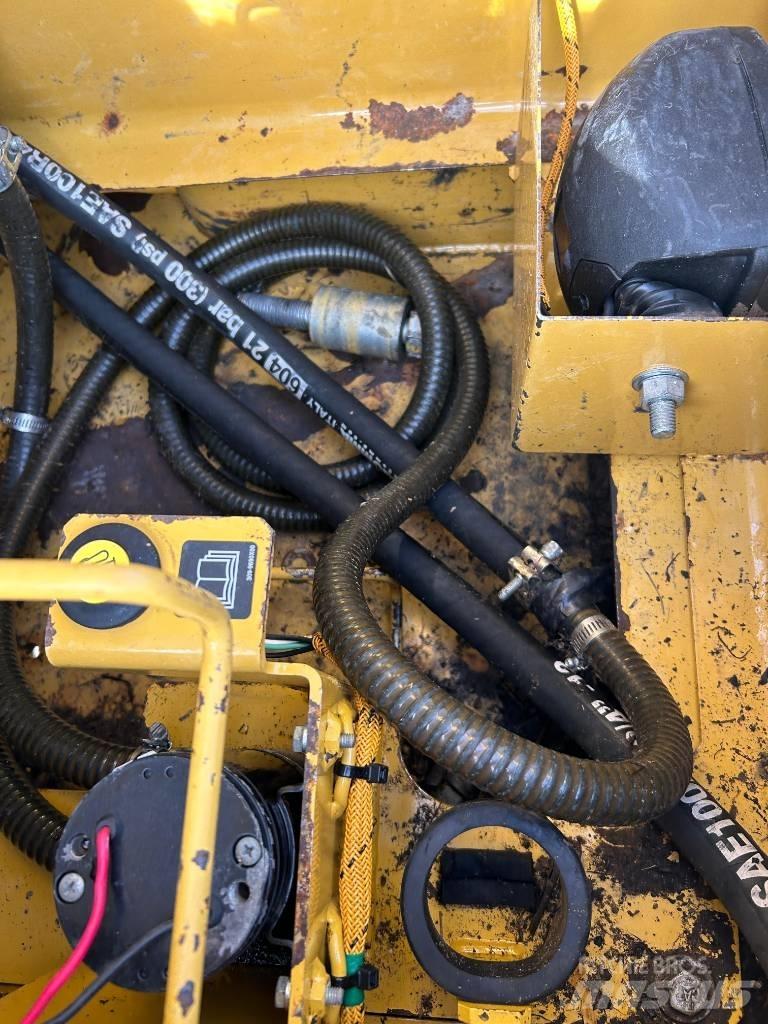CAT 313 F LGC Pelle sur chenilles