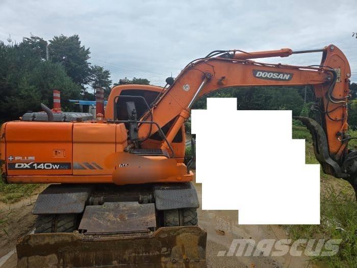 Doosan DX 140 W Pelle sur pneus