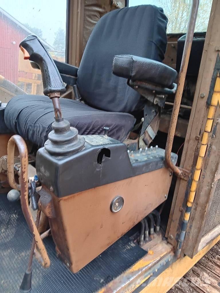 CAT 219 LC Pelle sur chenilles