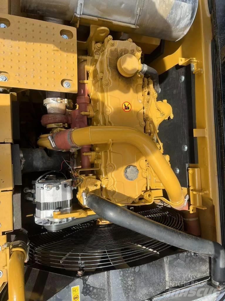 CAT 325d Pelle sur chenilles