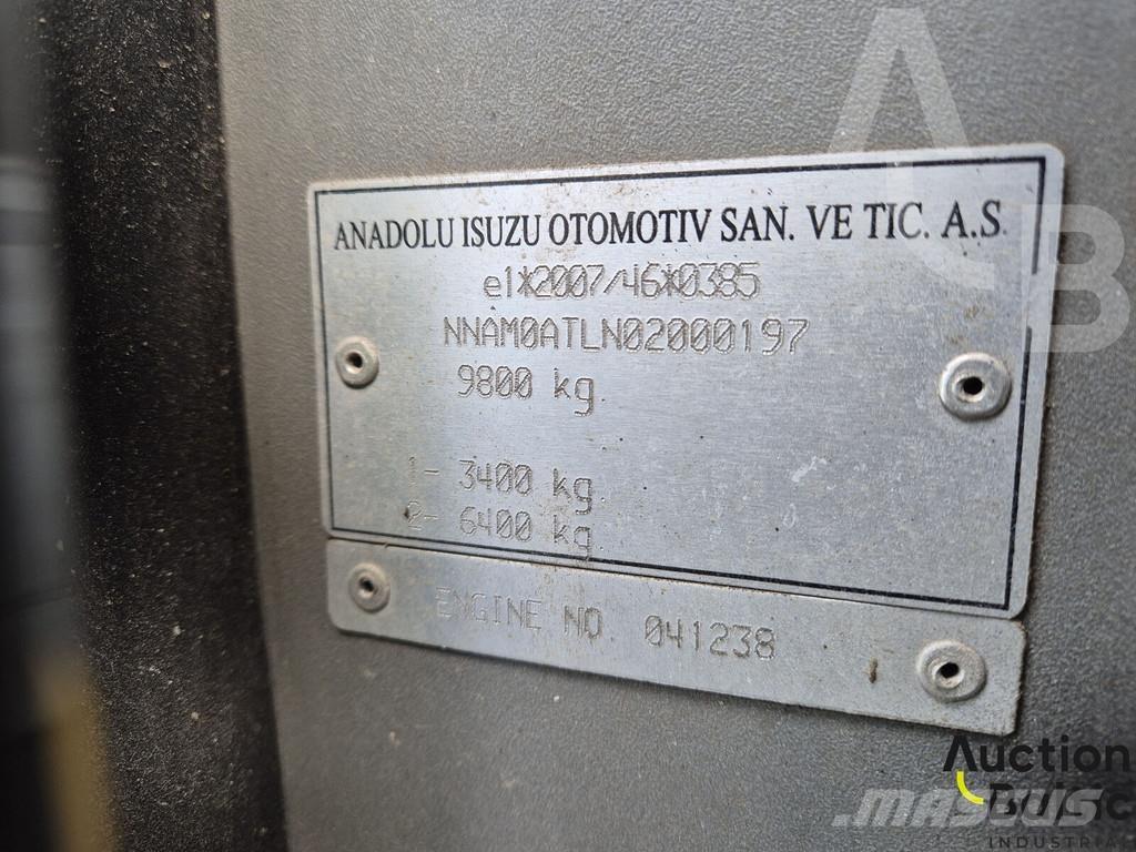 Isuzu NOVO Autre fourgon / utilitaire