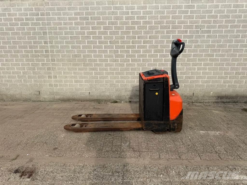 BT SWE200D Gerbeur accompagnant