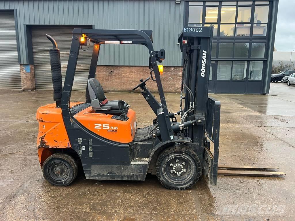 Doosan D 25 GP Chariots diesel
